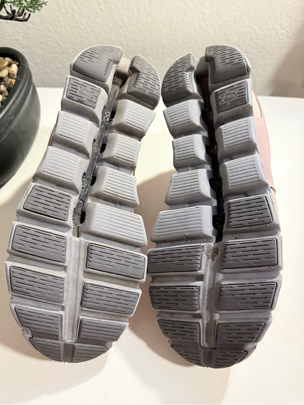 On Running cloud 5 Women size 8.5 waterproof sneakers in Blush Pink and Gray - Picture 8 of 11